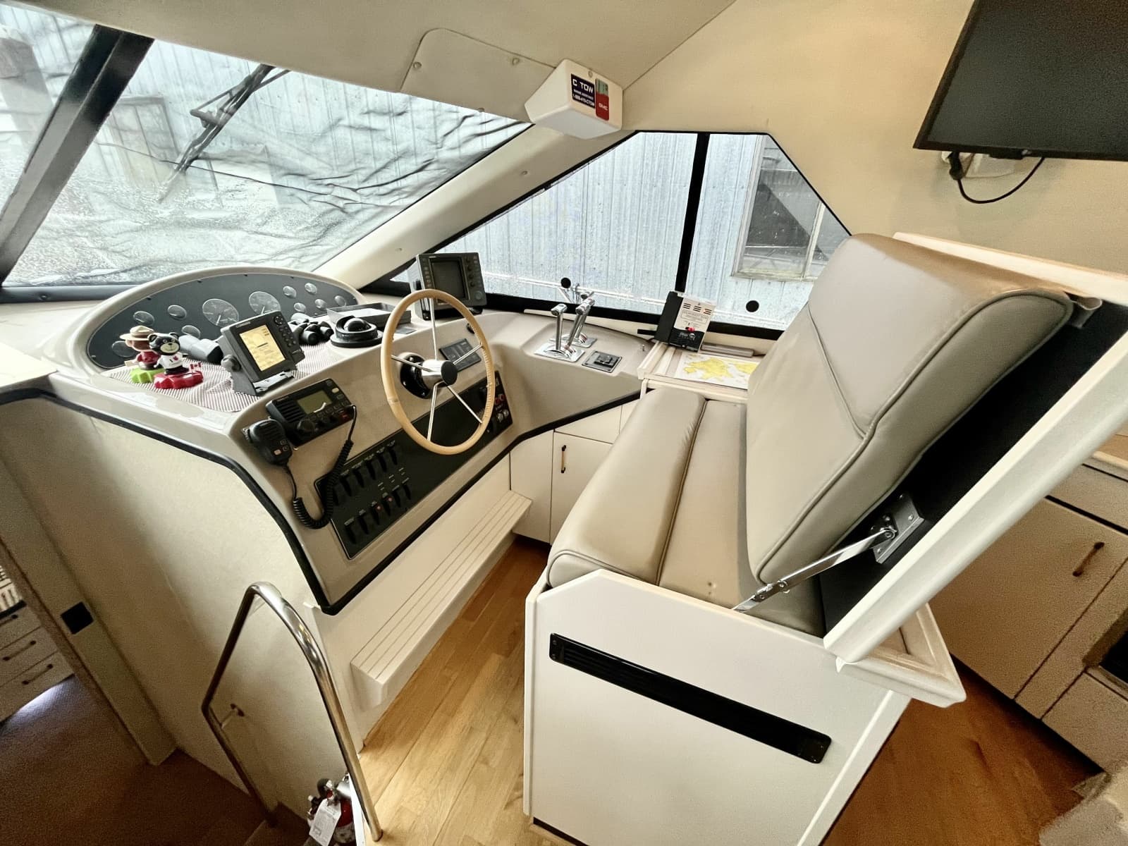 1996 Bayliner 3988 - Photo 38