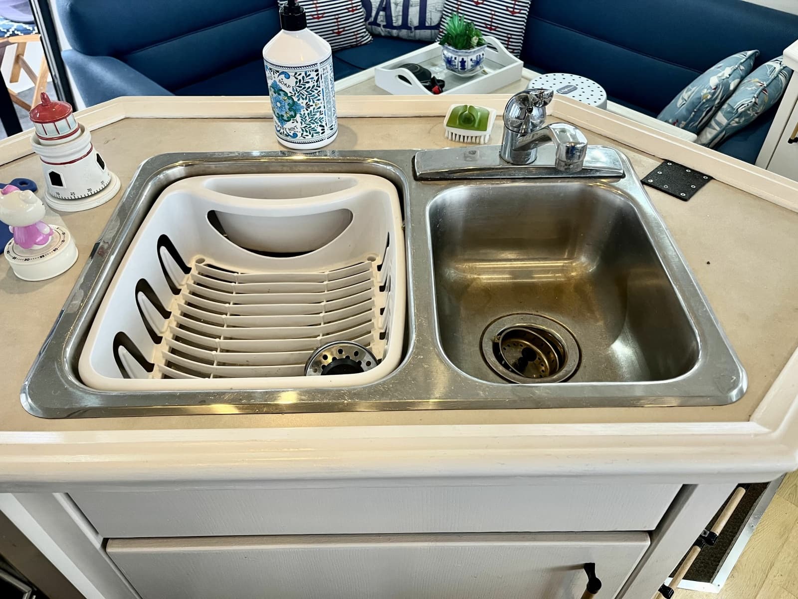 1996 Bayliner 3988 - Photo 28
