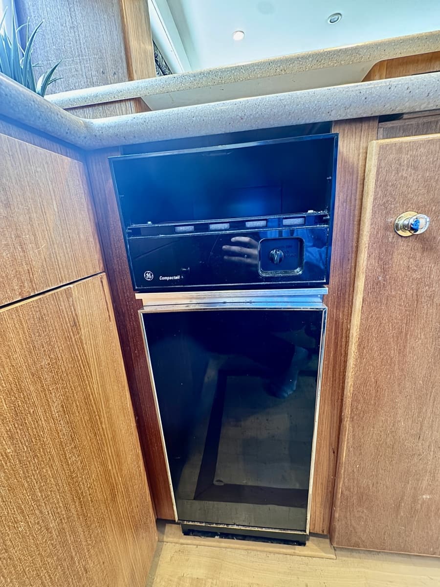 1997 Carver 500 Cockpit Motor Yacht - Photo 51