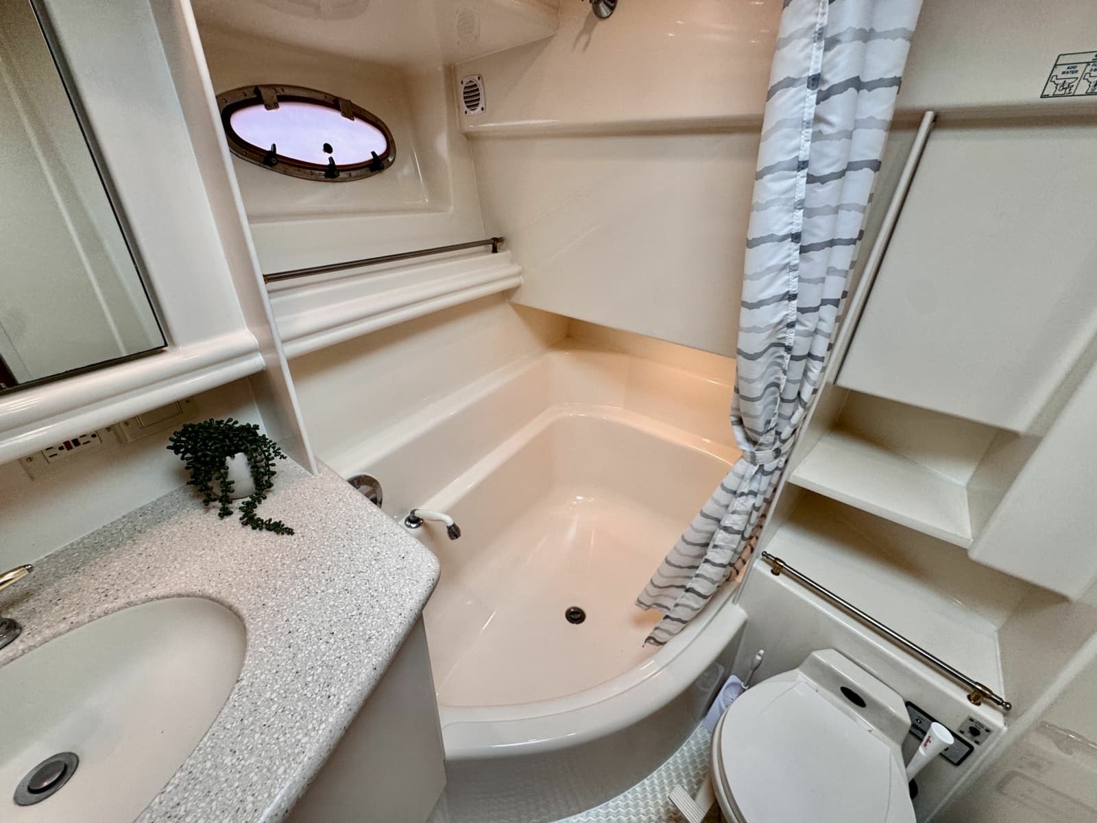 1997 Carver 500 Cockpit Motor Yacht - Photo 72