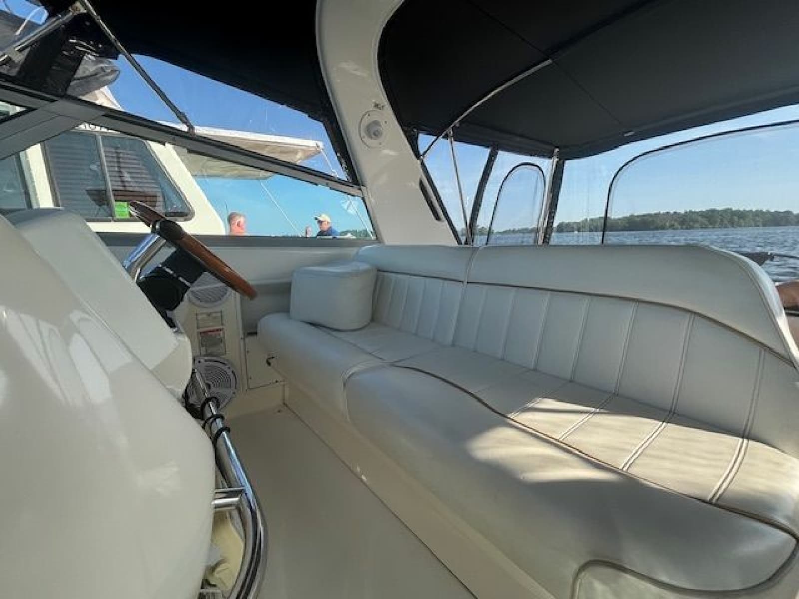 1997 Sea Ray 330 Sundancer - Photo 5