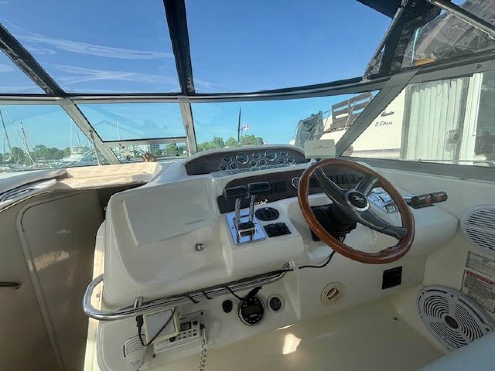 1997 Sea Ray 330 Sundancer - Photo 6