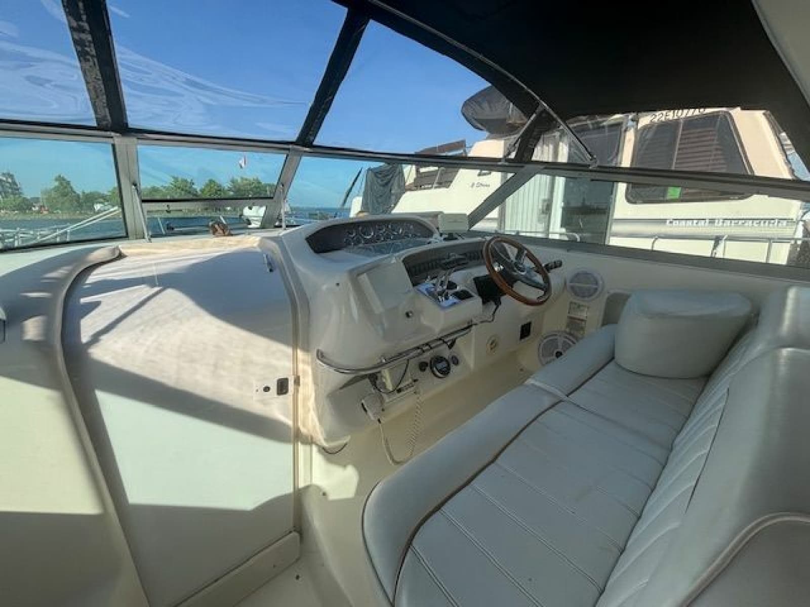 1997 Sea Ray 330 Sundancer - Photo 8
