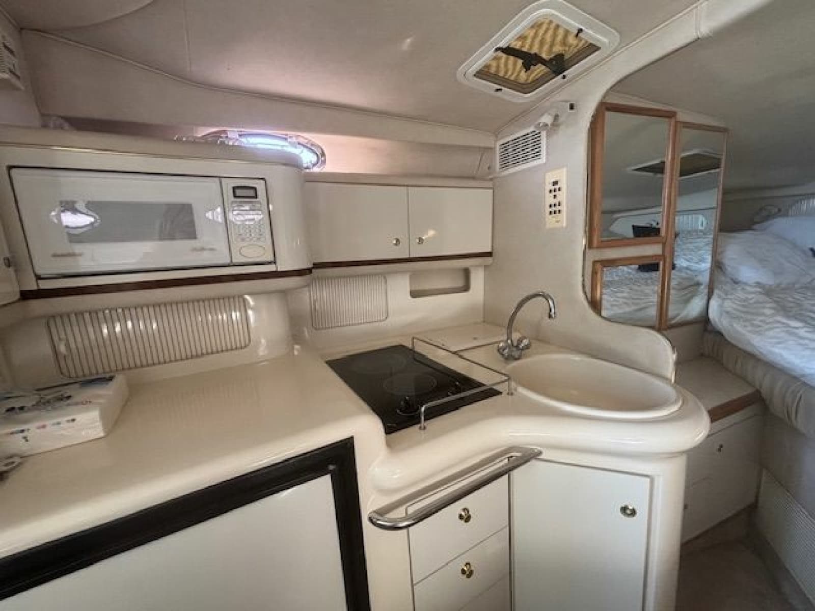 1997 Sea Ray 330 Sundancer - Photo 11