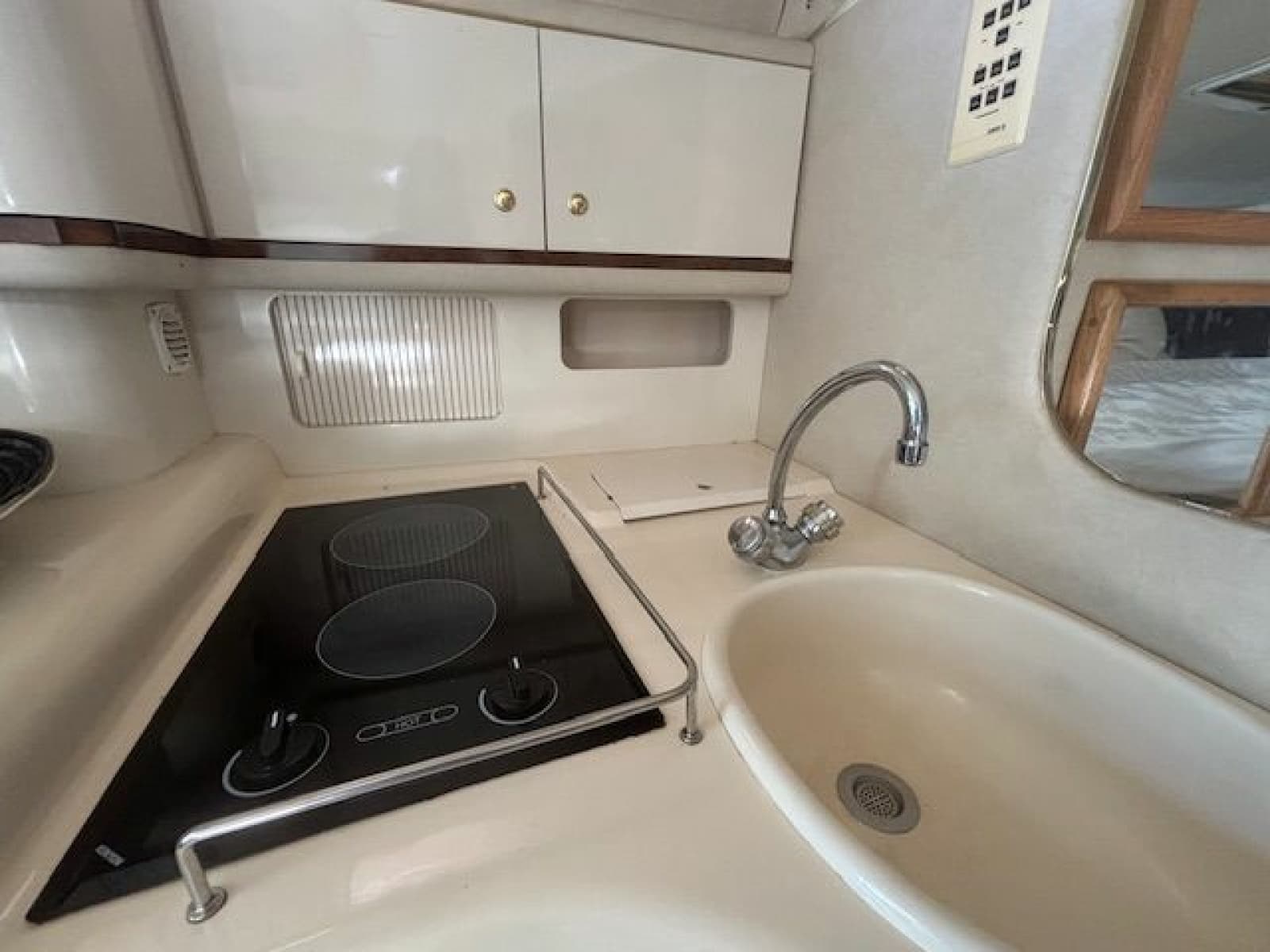 1997 Sea Ray 330 Sundancer - Photo 13