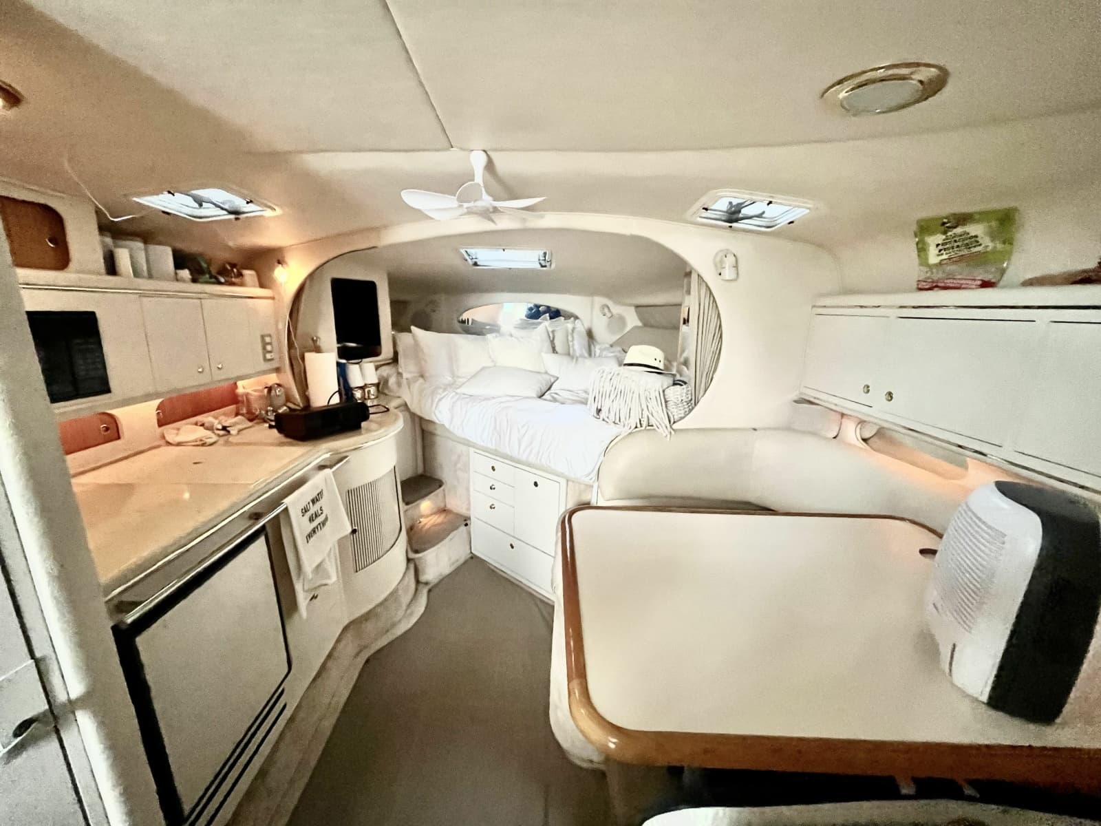 1999 Sea Ray 310 Sundancer - Photo 11
