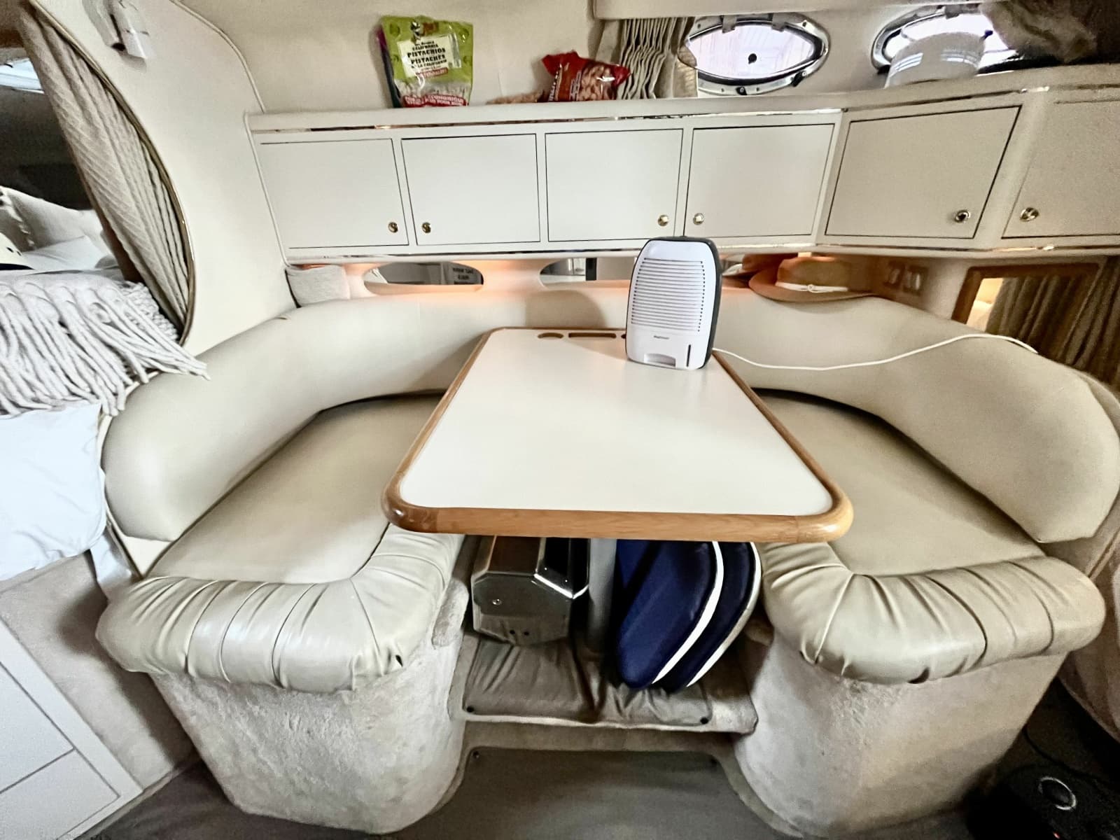 1999 Sea Ray 310 Sundancer - Photo 16