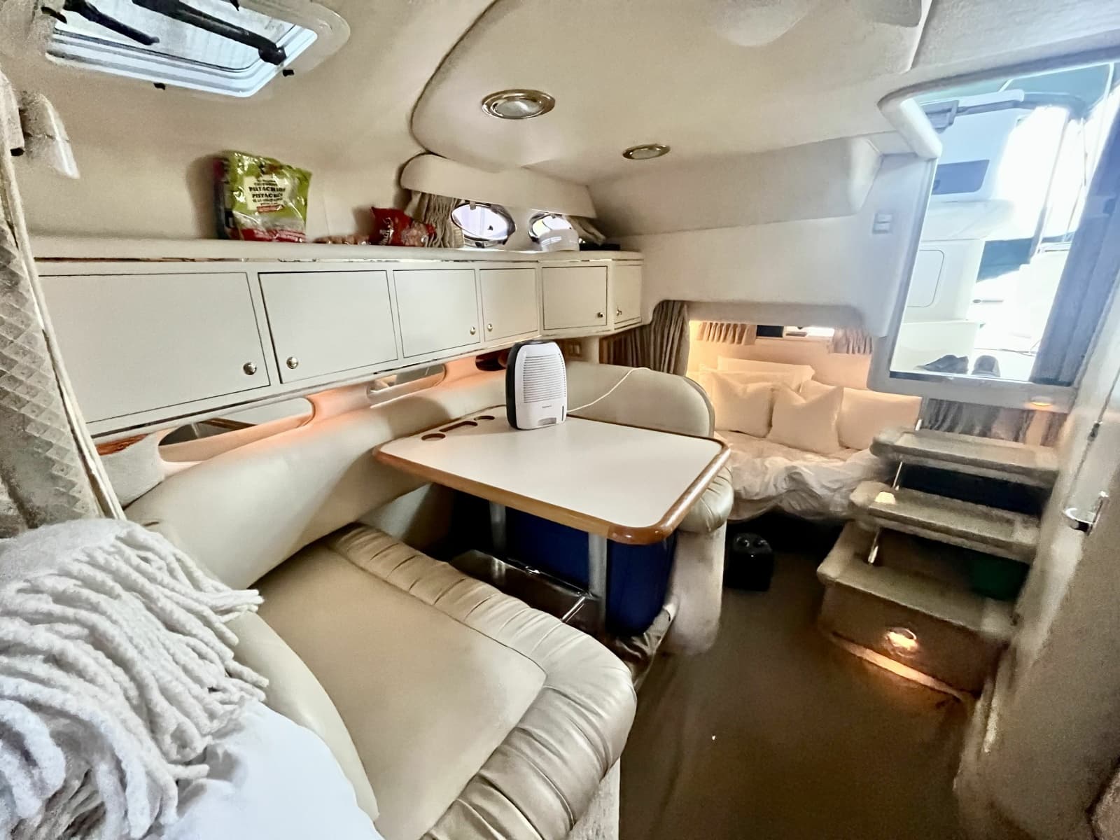 1999 Sea Ray 310 Sundancer - Photo 20