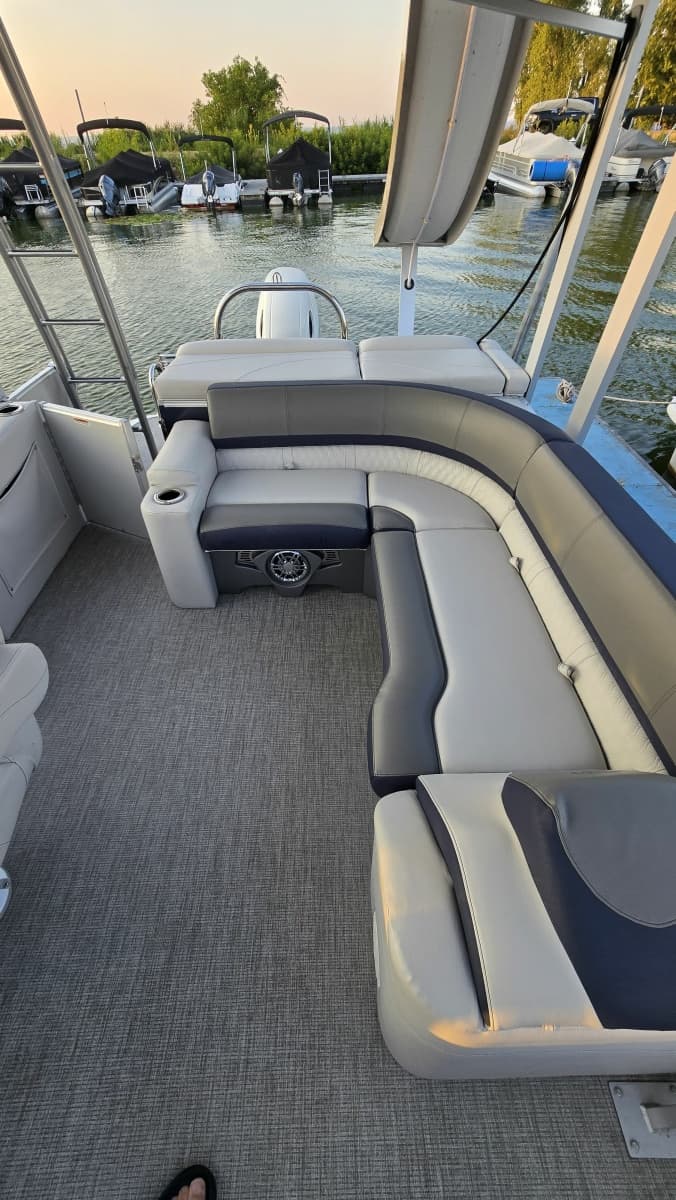 2023 Avalon Catalina 2585 CRFS Funship - Photo 13