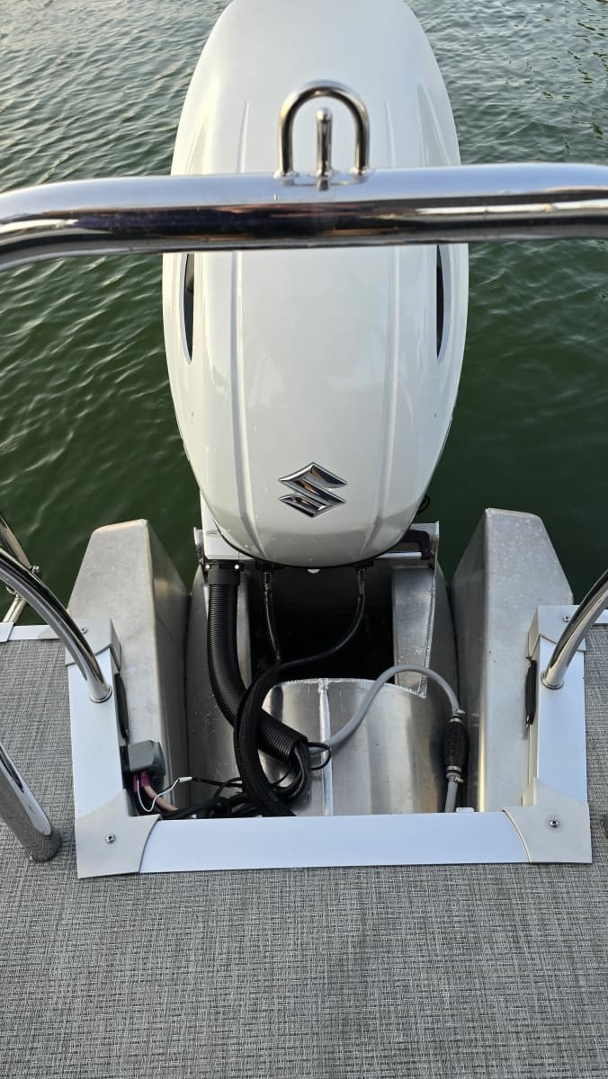 2023 Avalon Catalina 2585 CRFS Funship - Photo 24