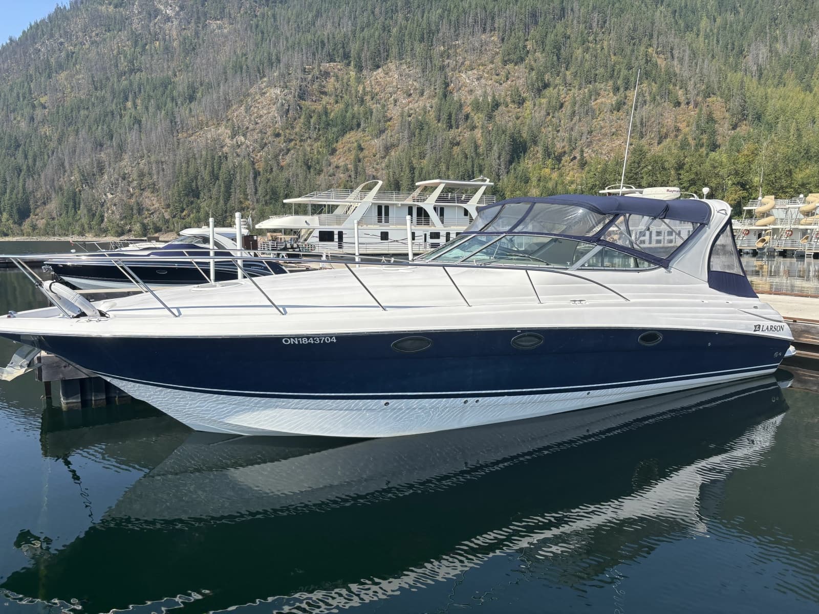 2006 Larson Cabrio 370 - Photo 1