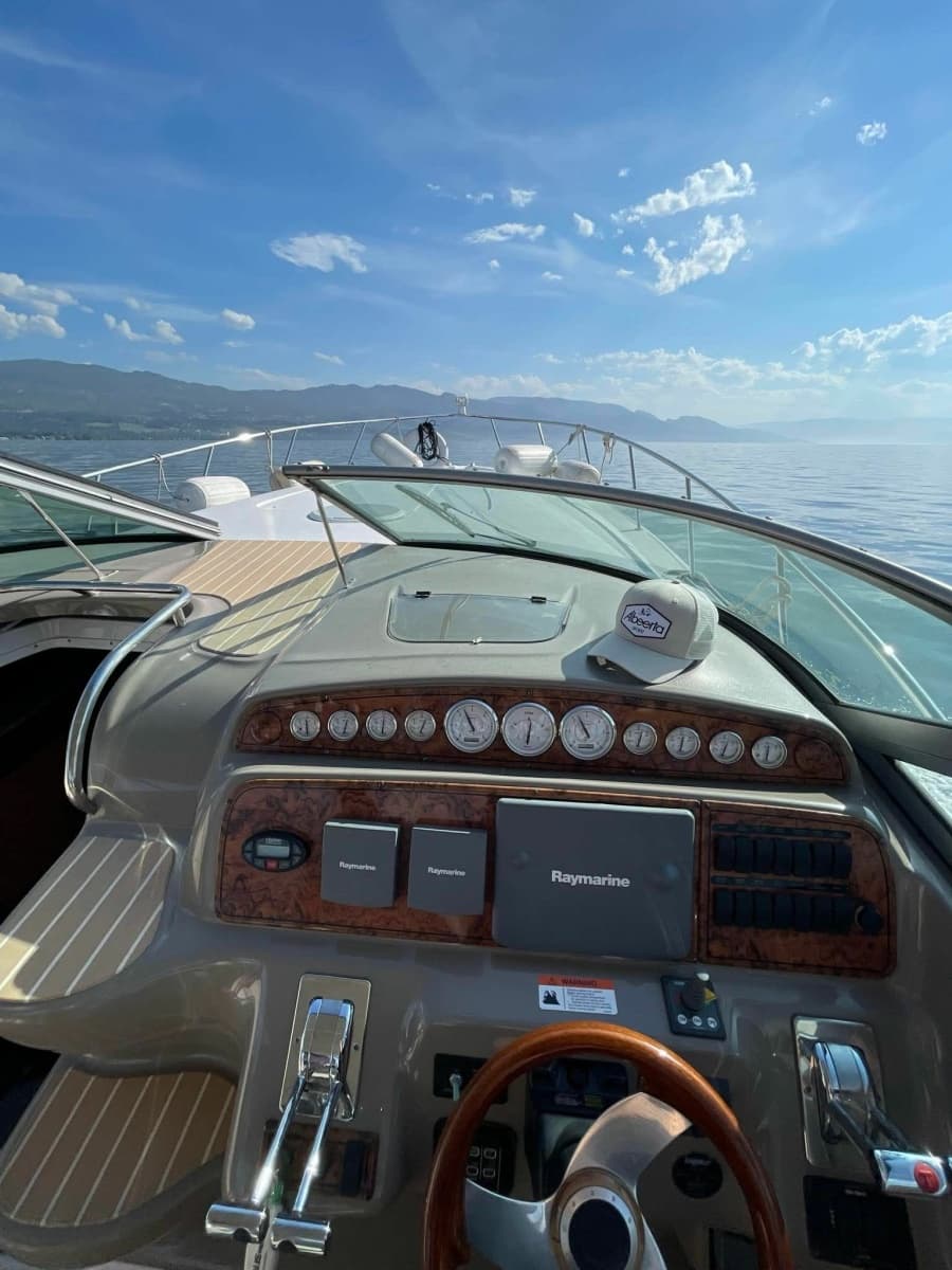 2006 Larson Cabrio 370 - Photo 23