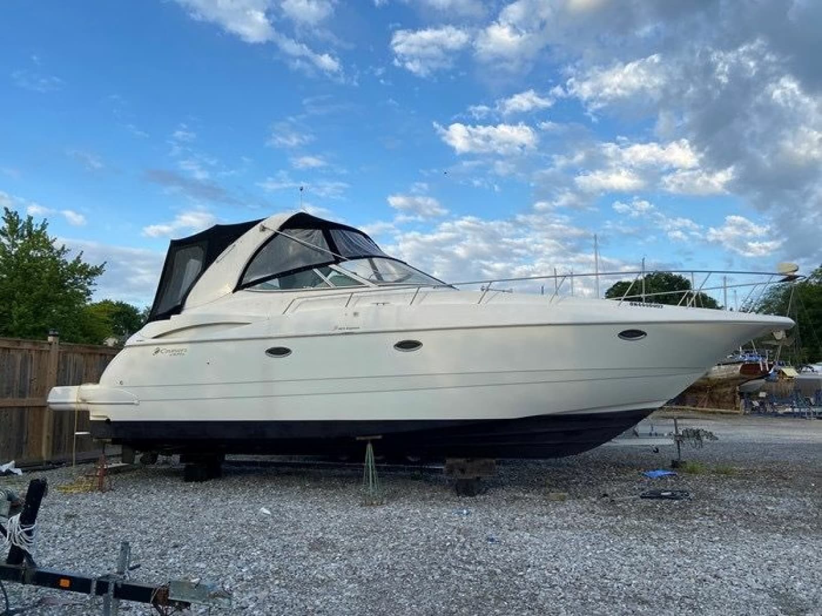 2002 Cruisers Yachts 3672 - Photo 2