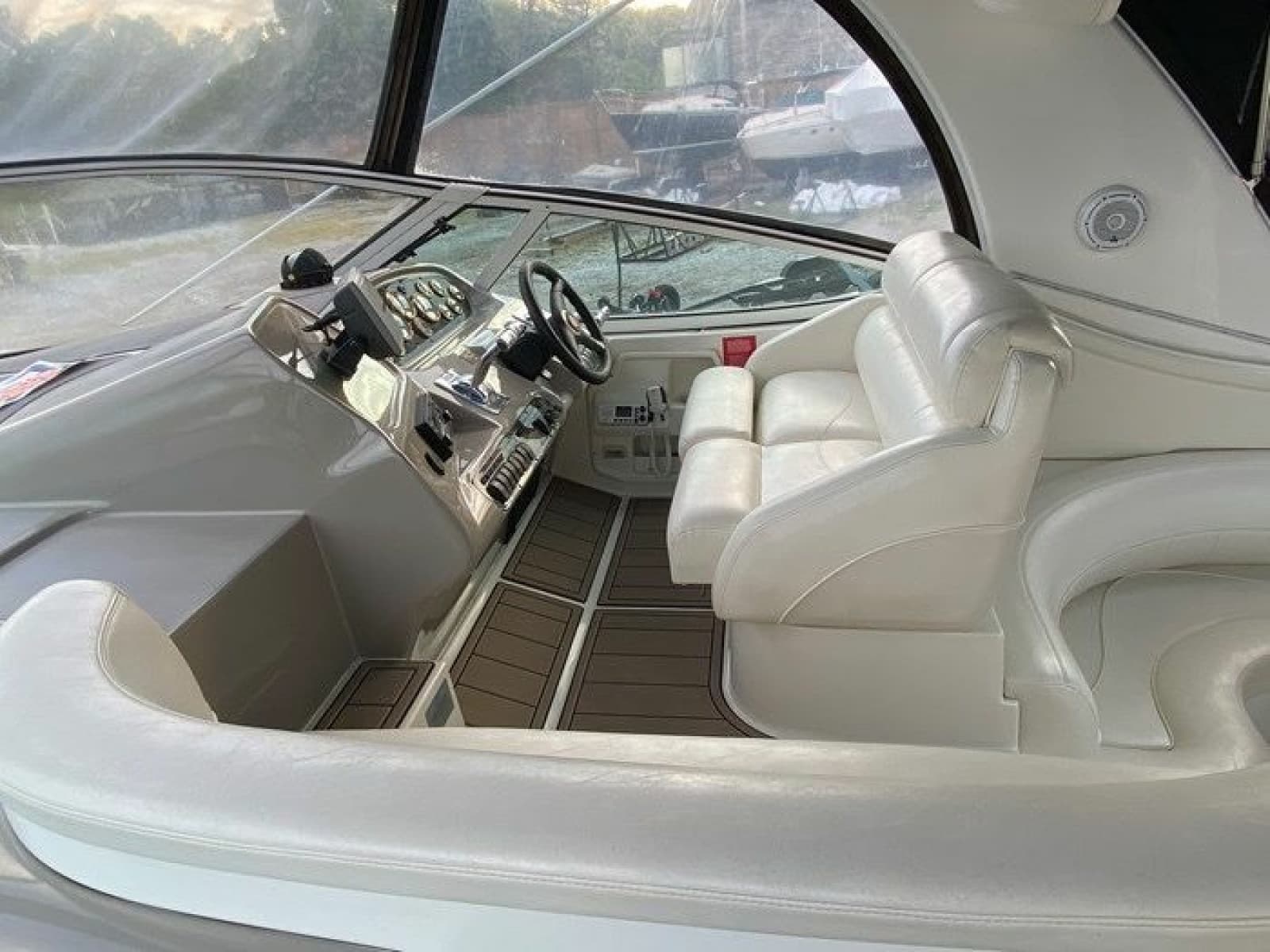 2002 Cruisers Yachts 3672 - Photo 22