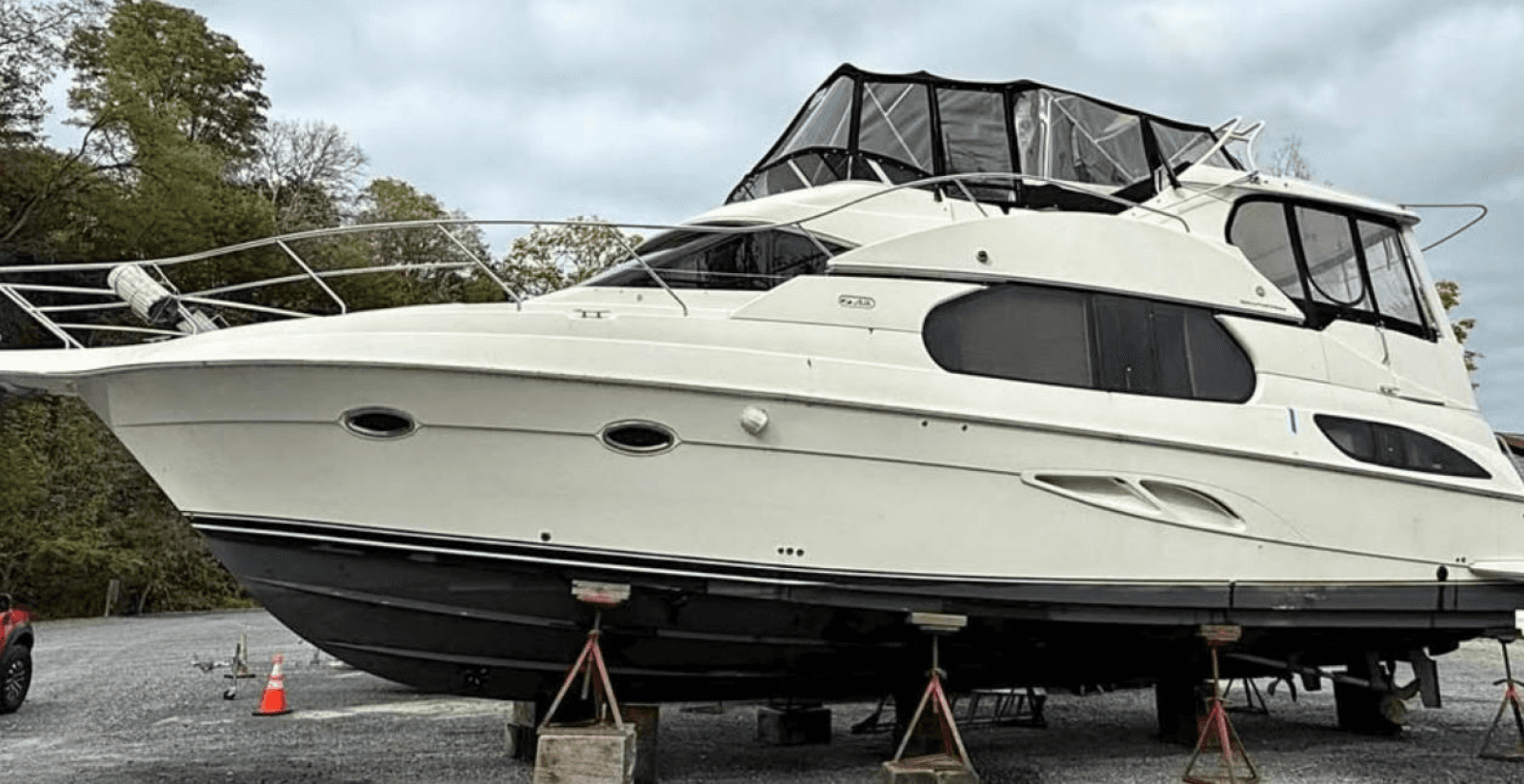 2004 Silverton 43 Motor Yacht - Photo 2