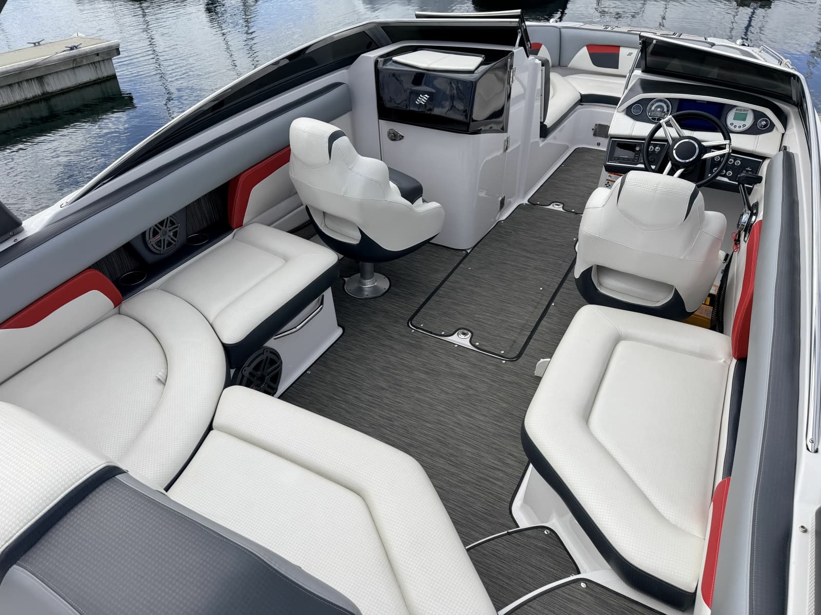 2018 Four Winns HD240 SURF RS - Photo 10