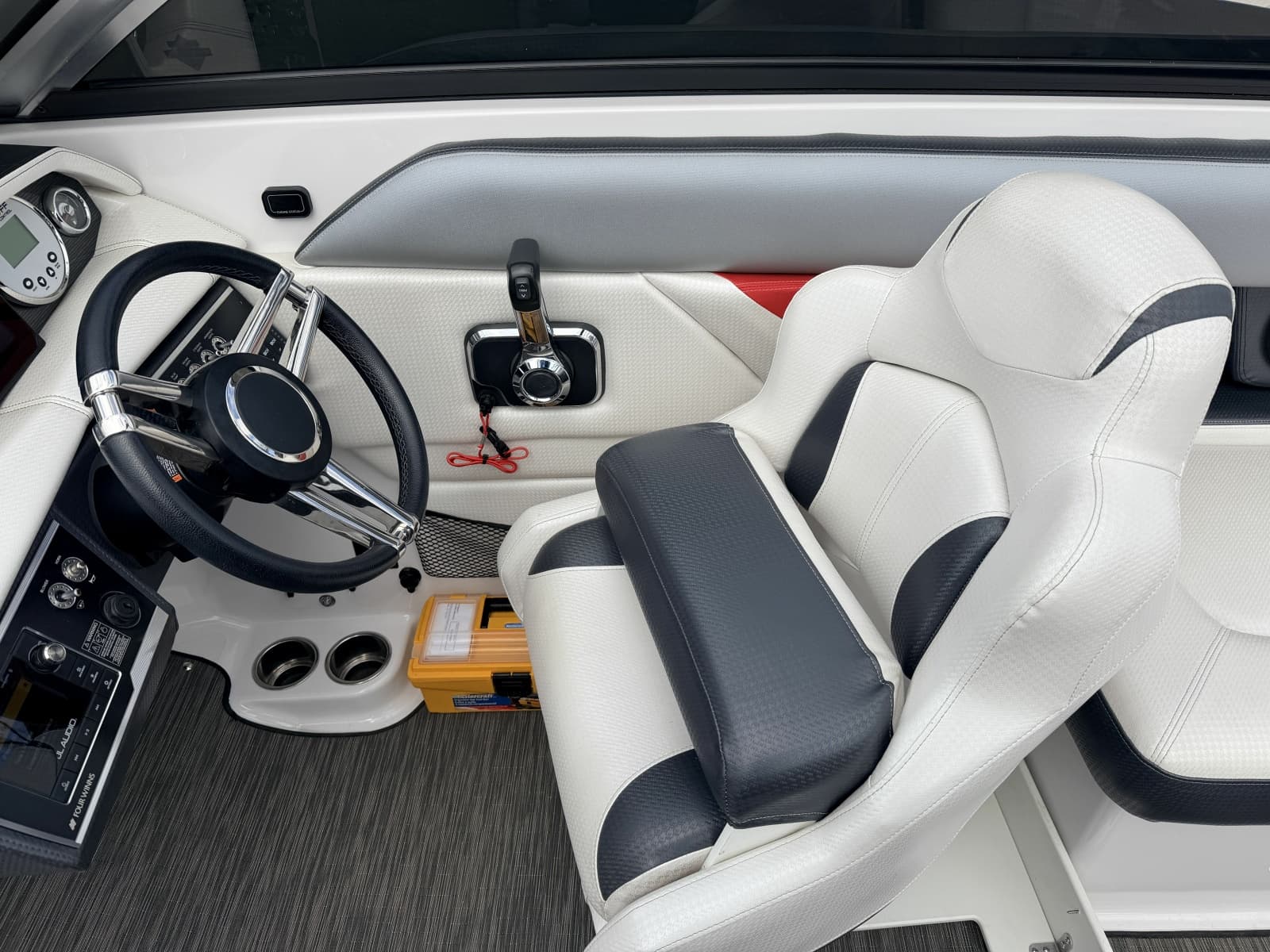 2018 Four Winns HD240 SURF RS - Photo 20