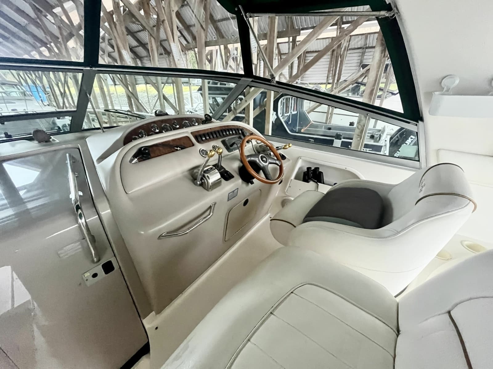 1999 Sea Ray 310 Sundancer - Photo 12