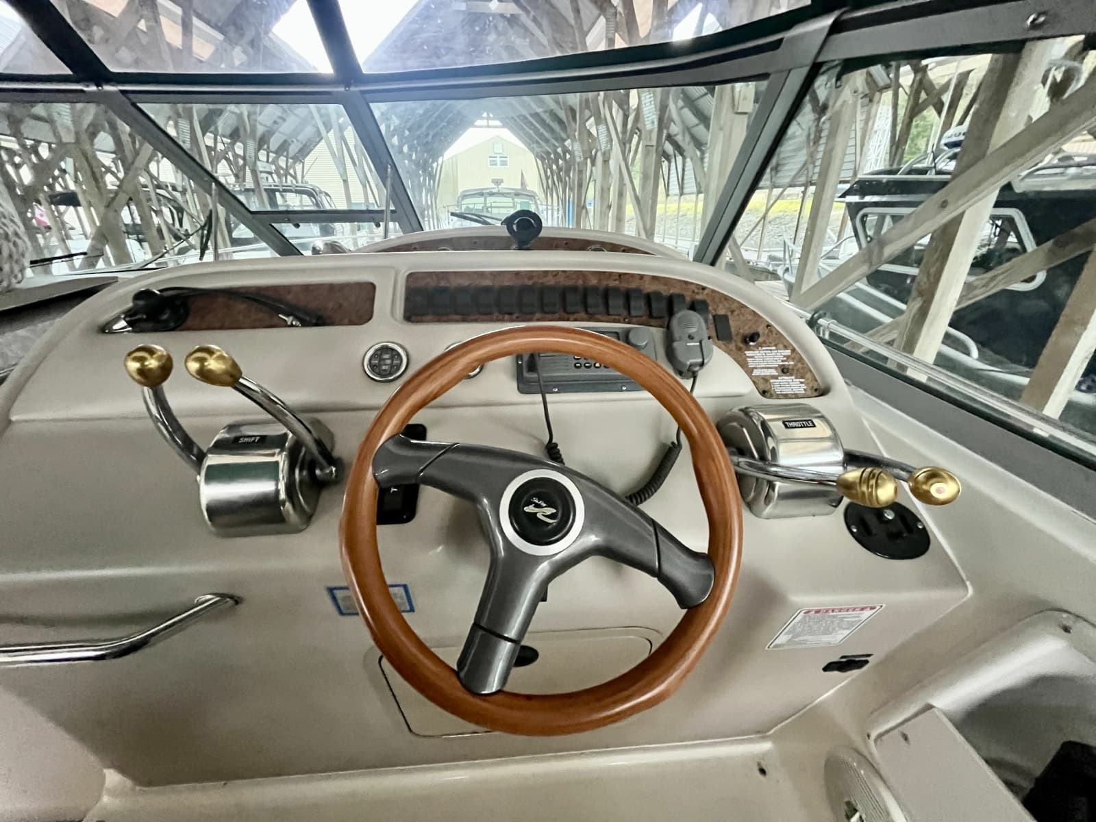 1999 Sea Ray 310 Sundancer - Photo 10