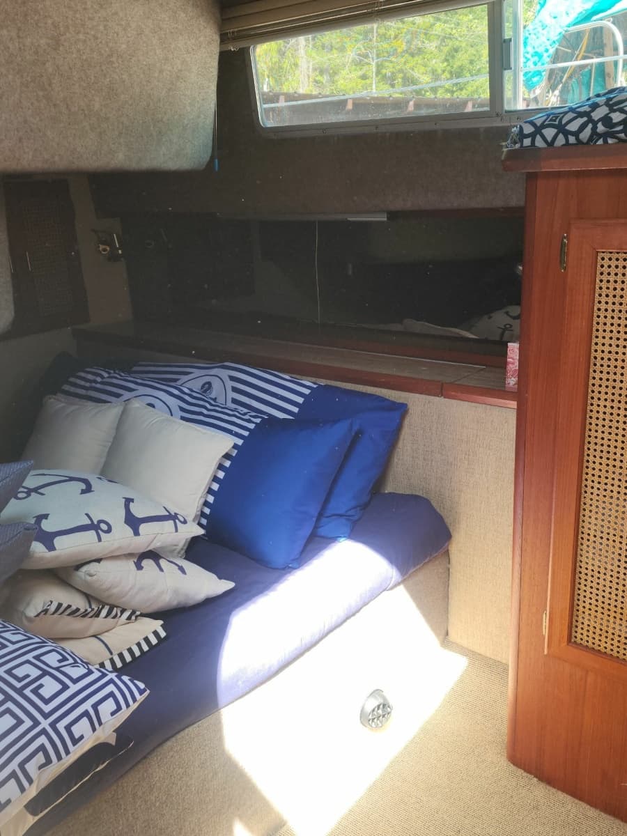 1985 Bayliner 3870 Motoryacht - Photo 48