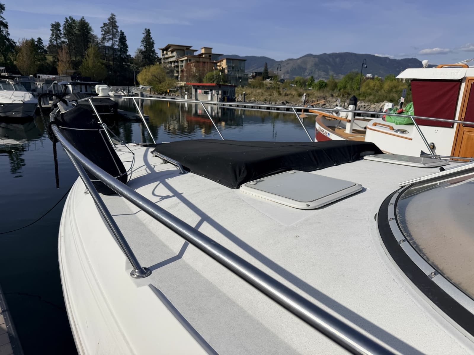 2000 Larson Cabrio 330 - Photo 6