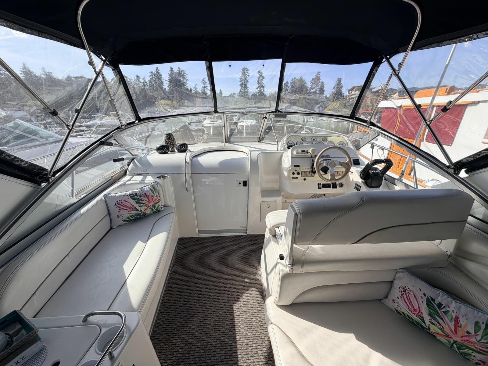 2000 Larson Cabrio 330 - Photo 17