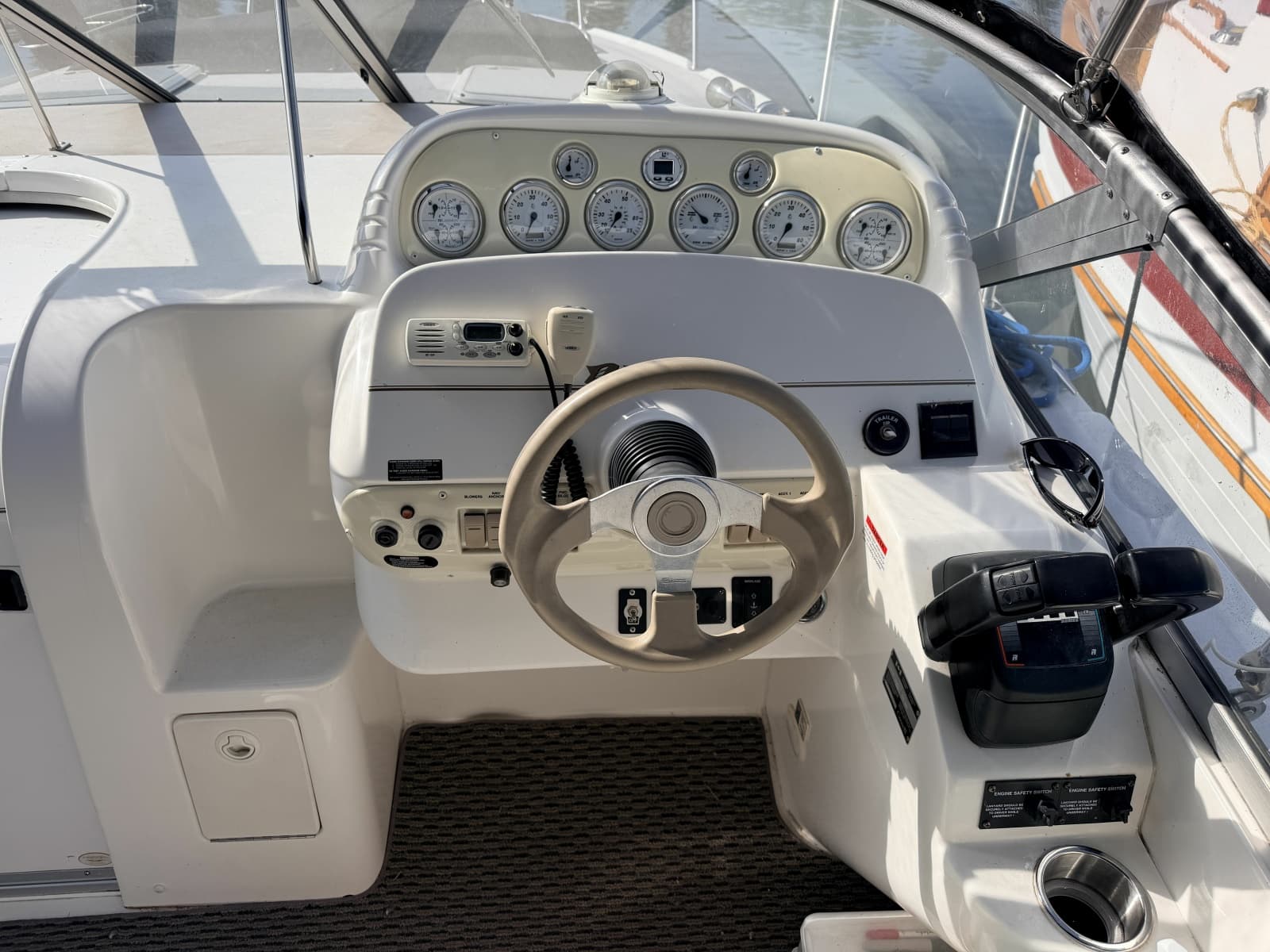 2000 Larson Cabrio 330 - Photo 19