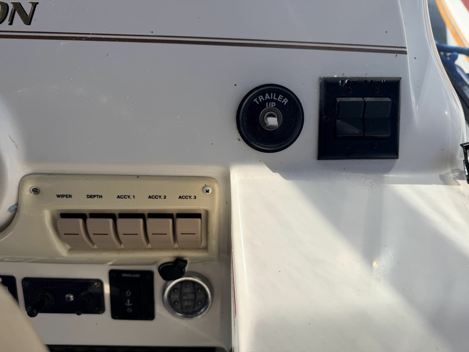 2000 Larson Cabrio 330 - Photo 21
