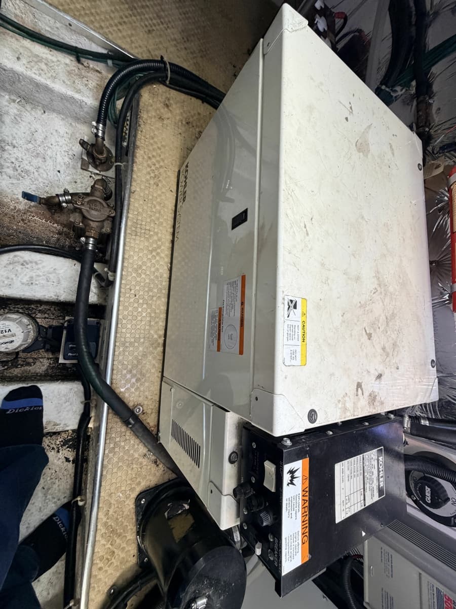 2000 Larson Cabrio 330 - Photo 45