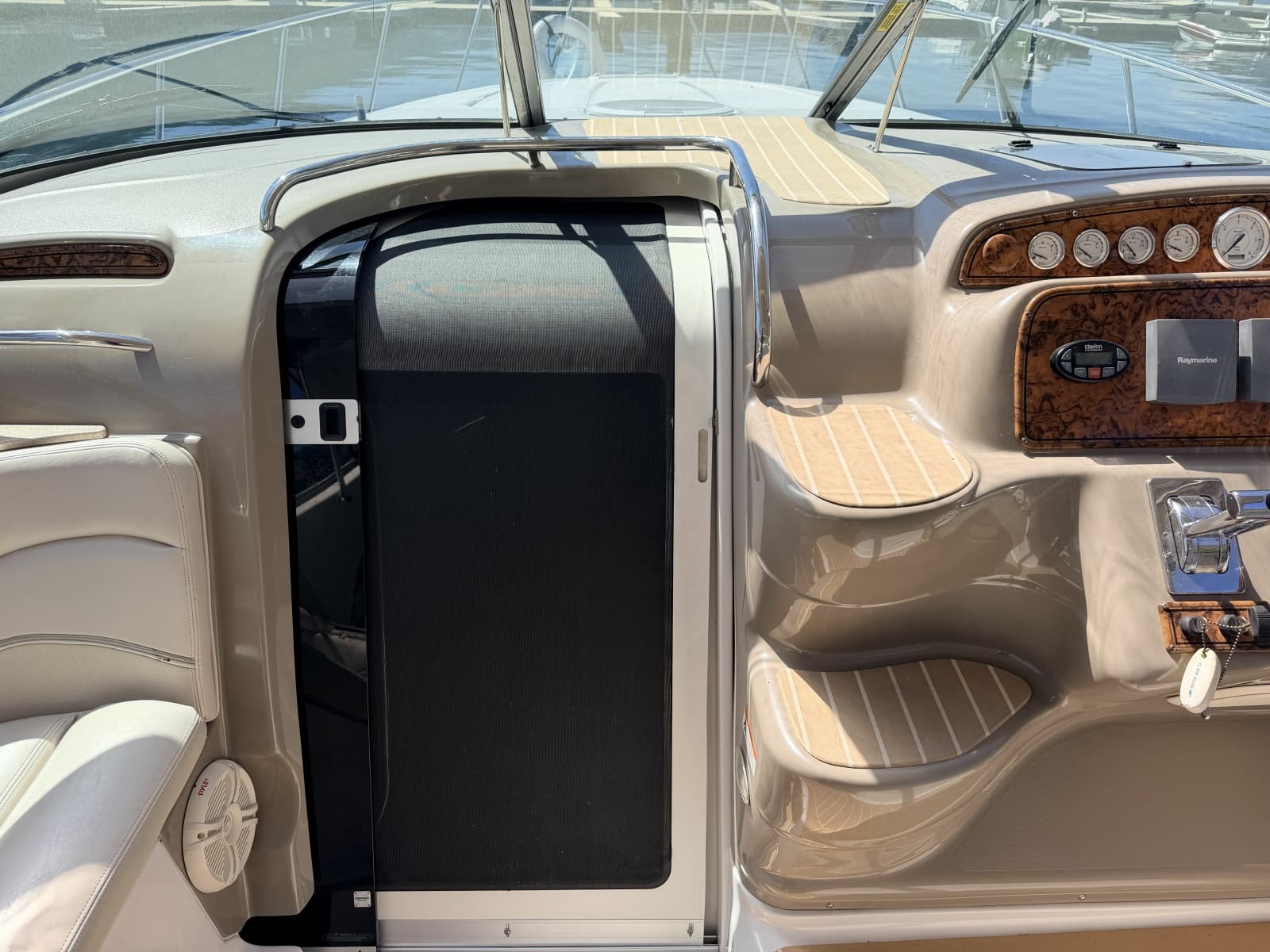 2006 Larson Cabrio 370 - Photo 31
