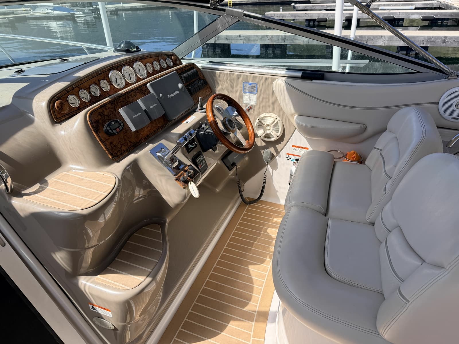 2006 Larson Cabrio 370 - Photo 34