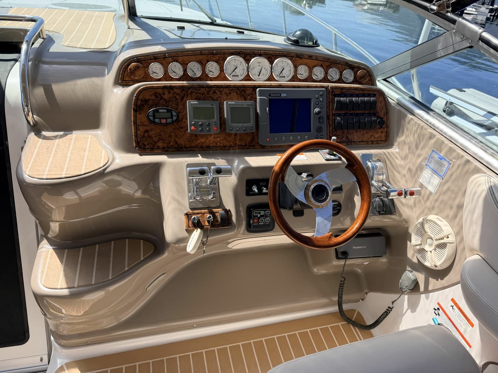 2006 Larson Cabrio 370 - Photo 35