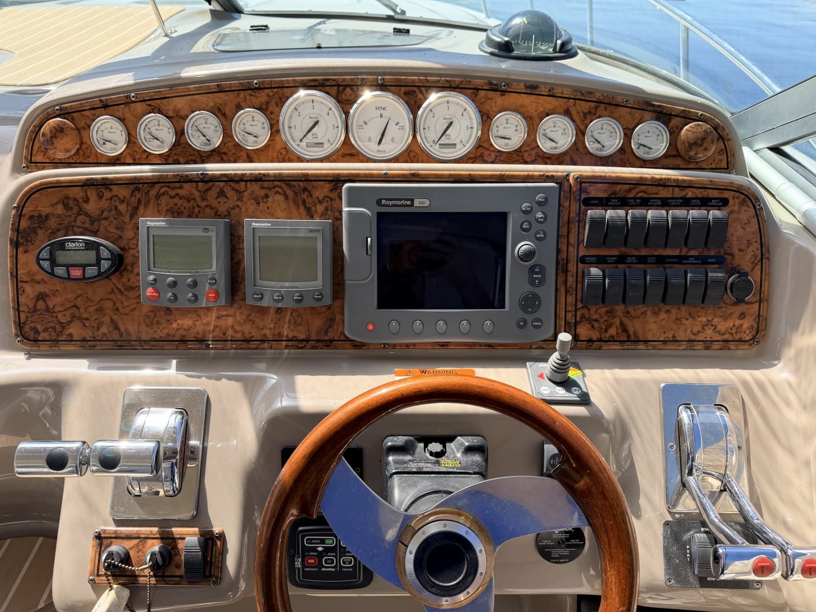 2006 Larson Cabrio 370 - Photo 36