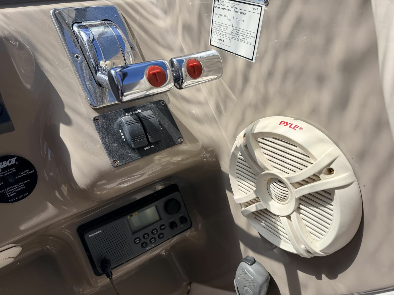 2006 Larson Cabrio 370 - Photo 41