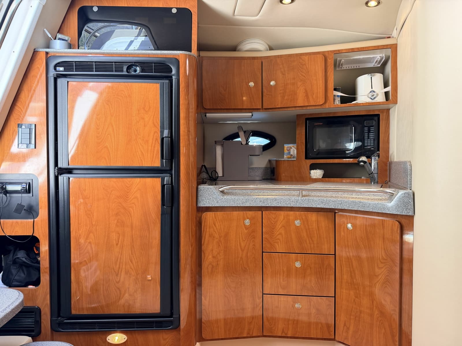 2006 Larson Cabrio 370 - Photo 44