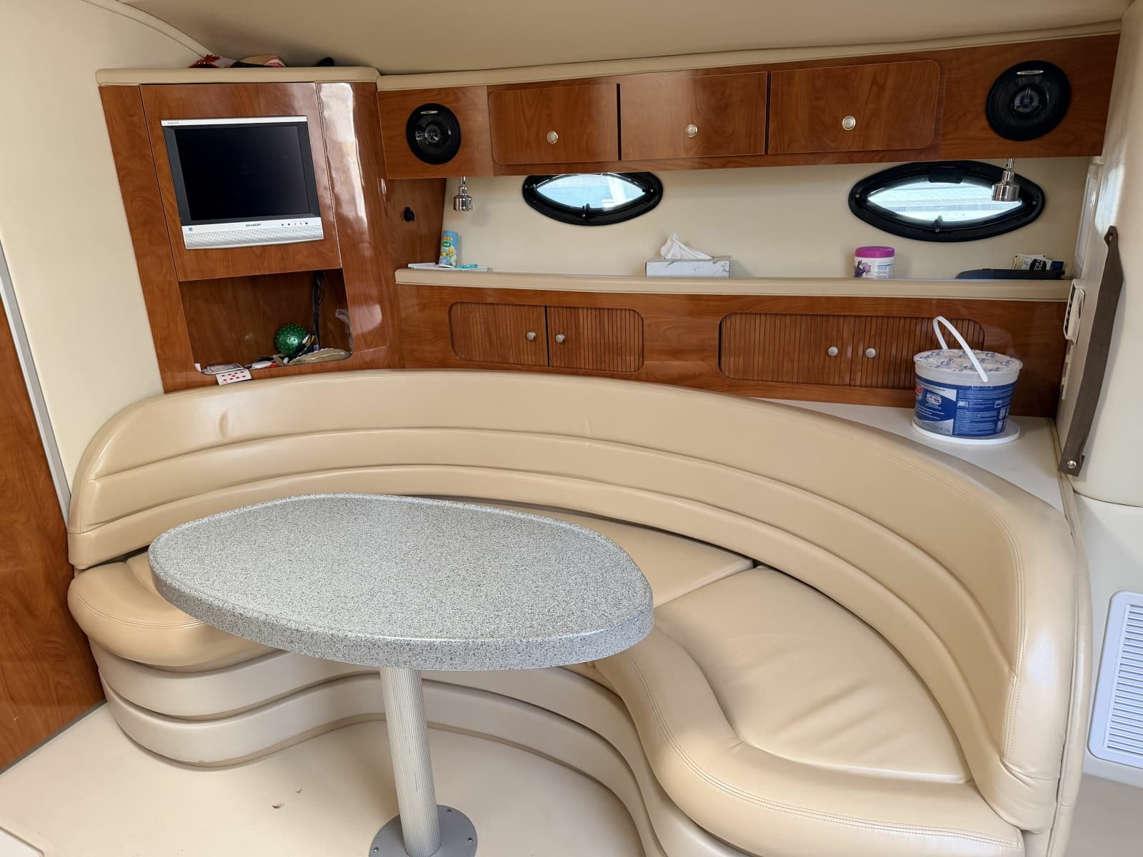 2006 Larson Cabrio 370 - Photo 47