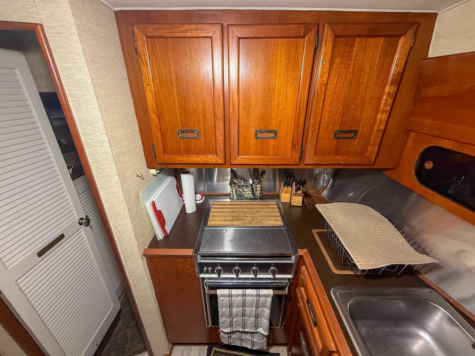 1977 Pacemaker FB Motor Yacht - Photo 29