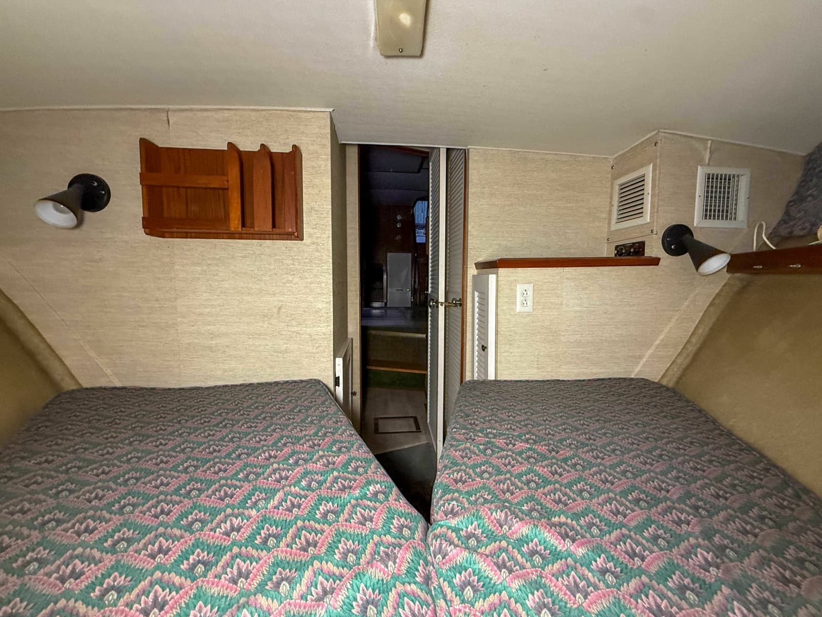 1977 Pacemaker FB Motor Yacht - Photo 34