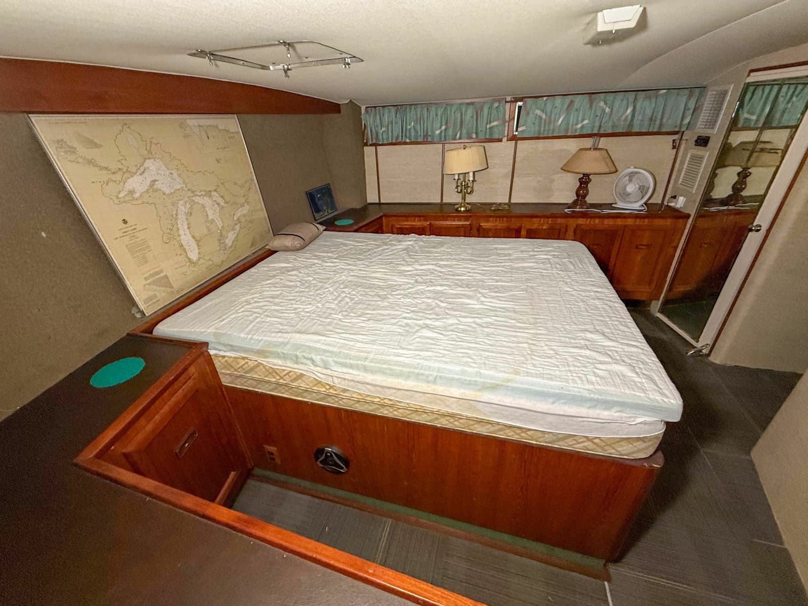 1977 Pacemaker FB Motor Yacht - Photo 37