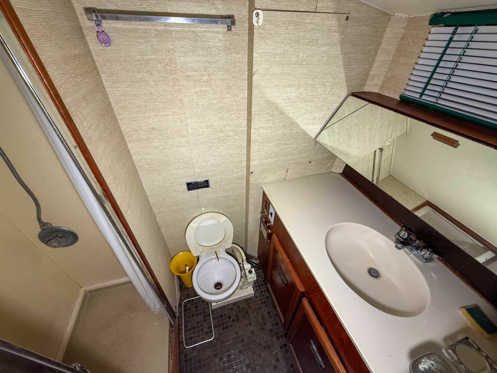 1977 Pacemaker FB Motor Yacht - Photo 38