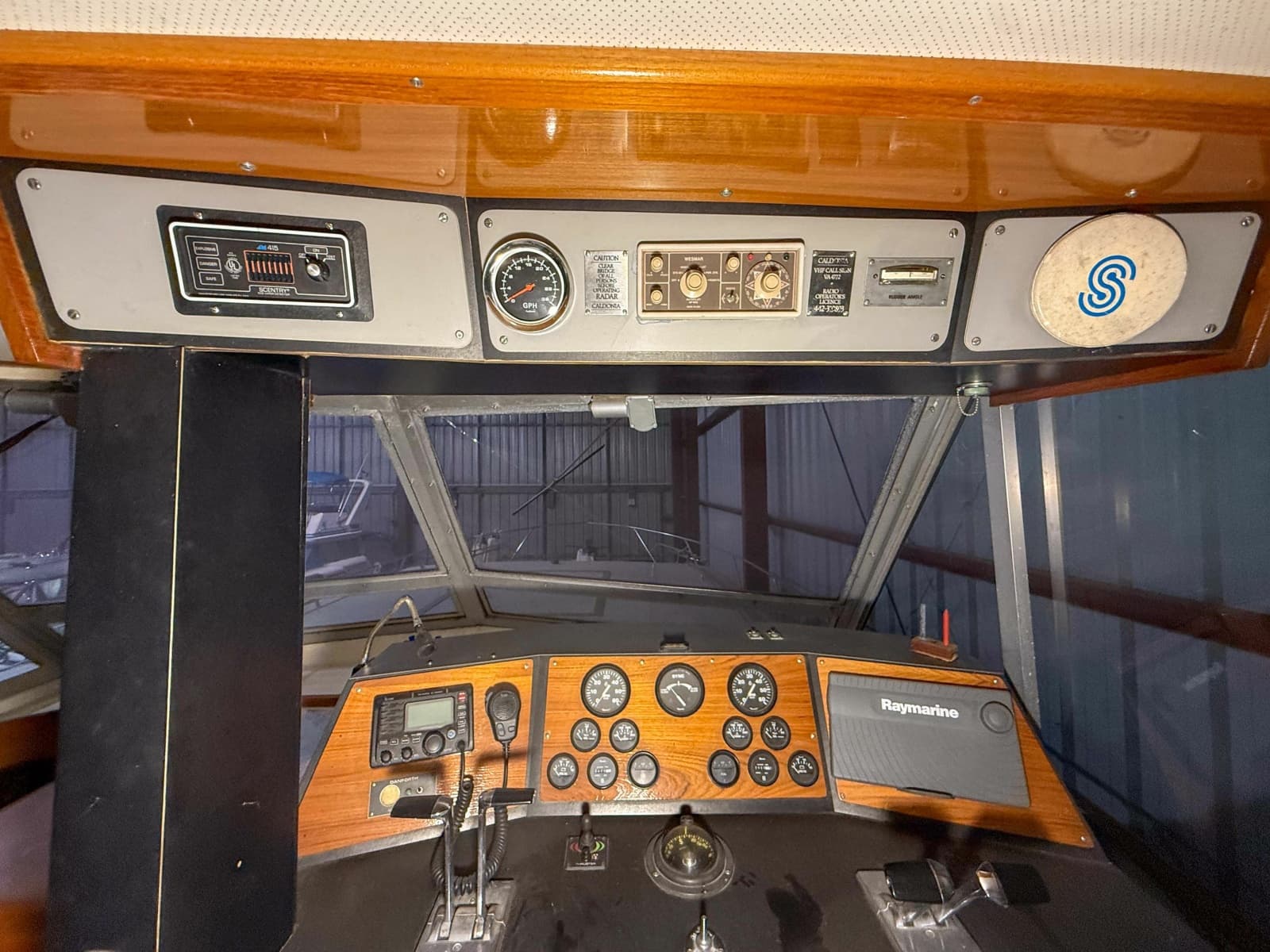 1977 Pacemaker FB Motor Yacht - Photo 10
