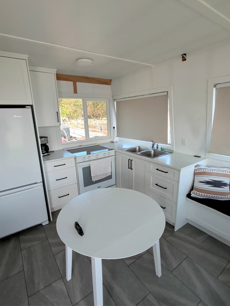 1979 Houseboat Custom Houseboat Liveaboard - Photo 2
