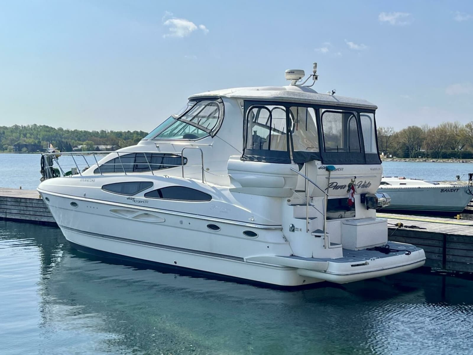 2005 Cruisers Yachts 405 Express Motor Yacht - Photo 6