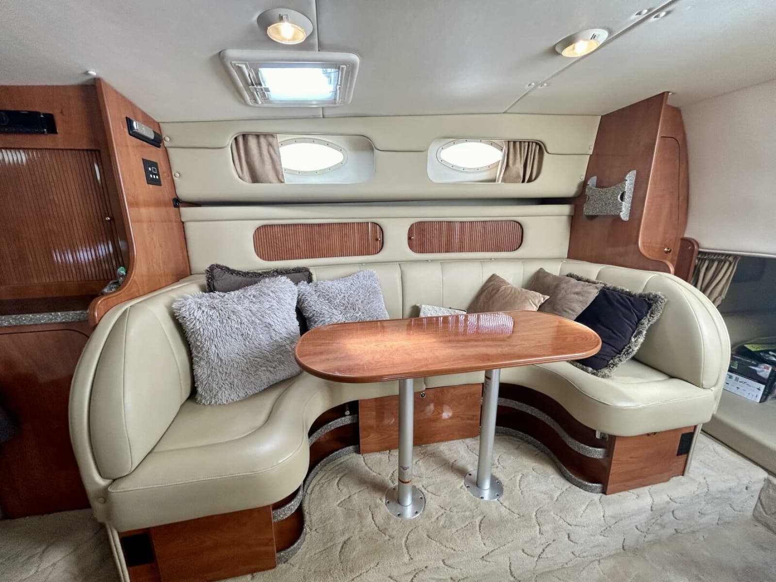 2005 Rinker 342 Fiesta Vee - Photo 8