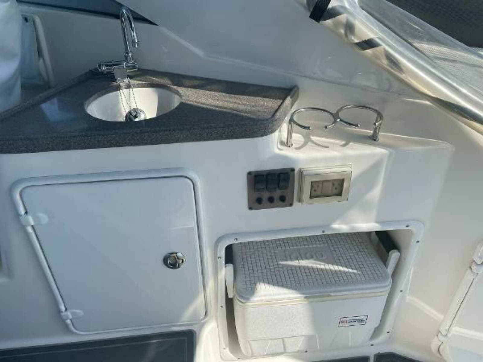 2005 Regal 3060 Window Express - Photo 16
