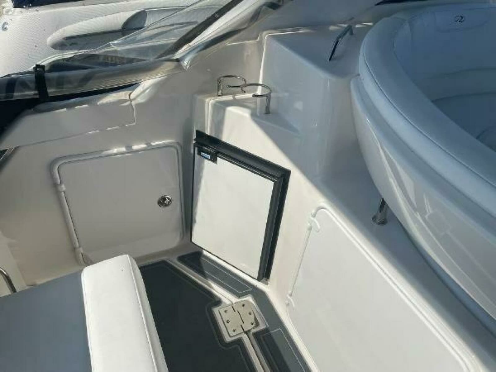 2005 Regal 3060 Window Express - Photo 17