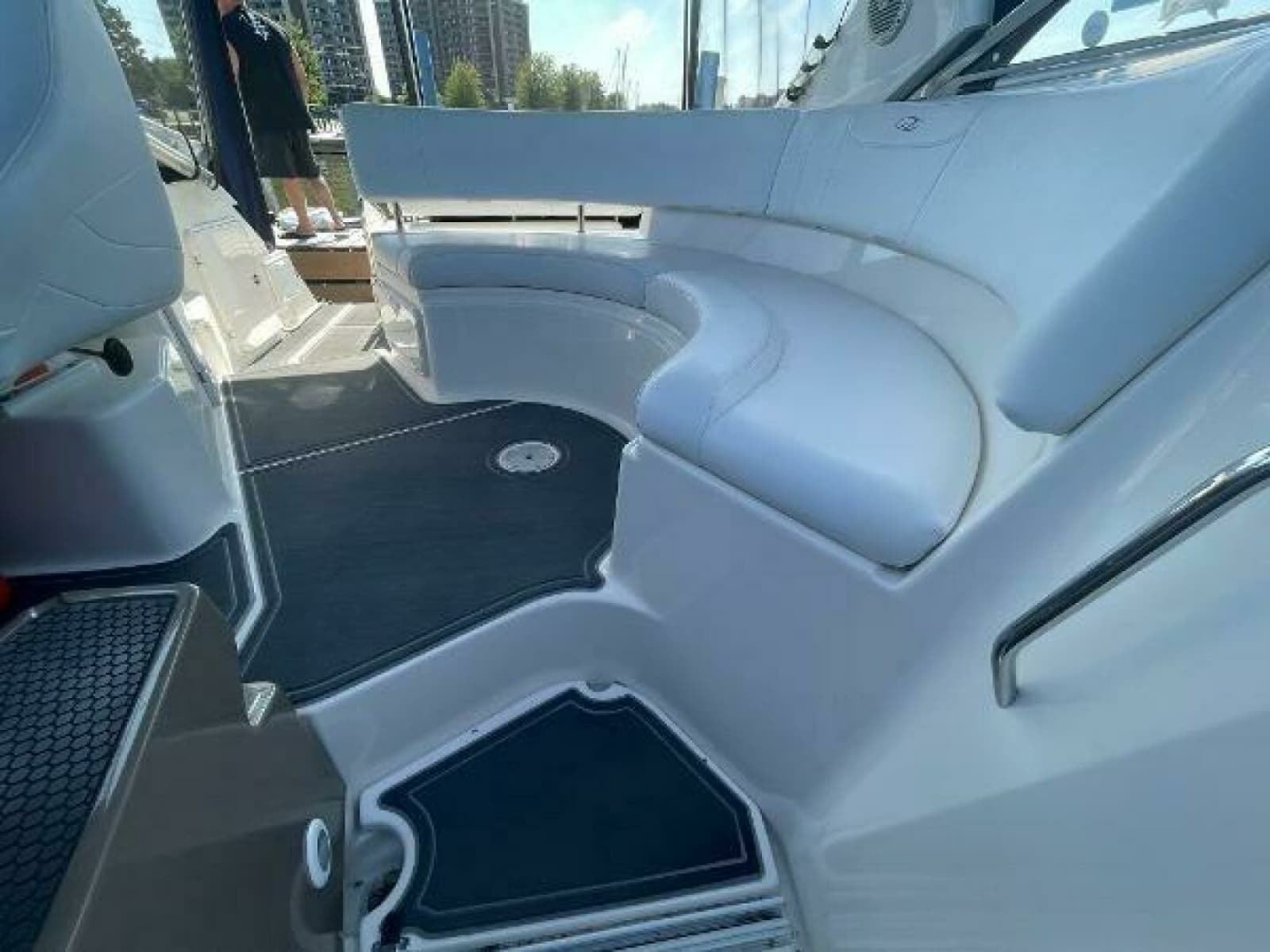 2005 Regal 3060 Window Express - Photo 29