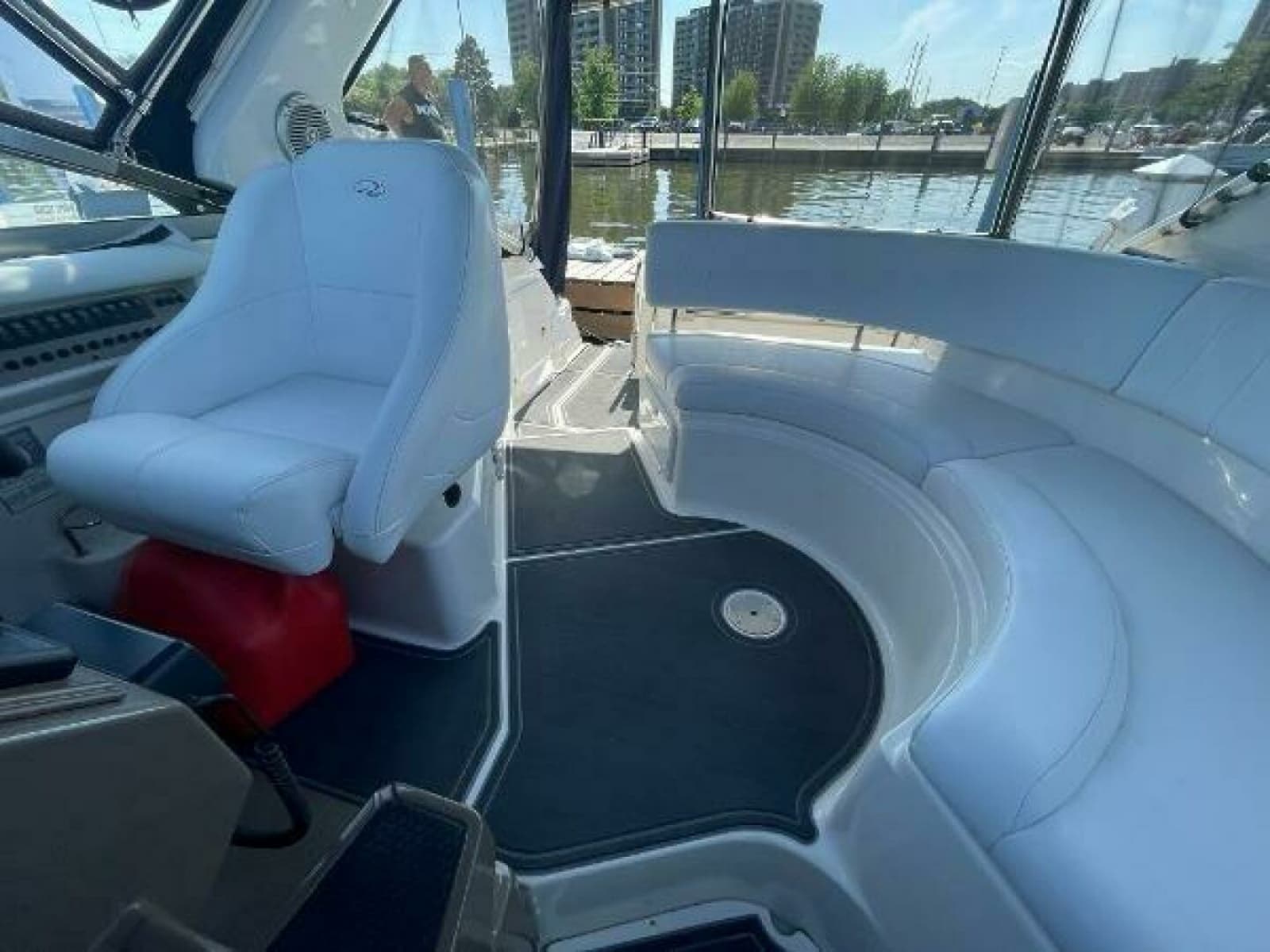 2005 Regal 3060 Window Express - Photo 28