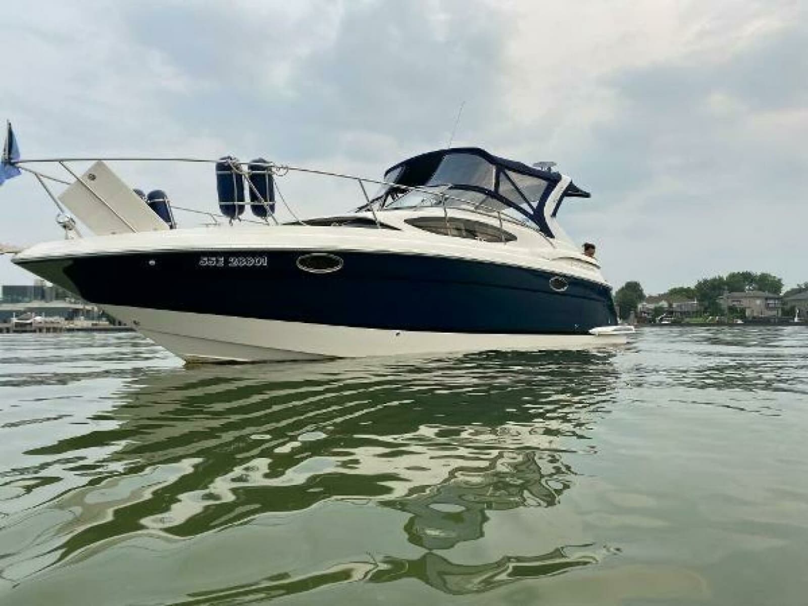 2005 Regal 3060 Window Express - Photo 2