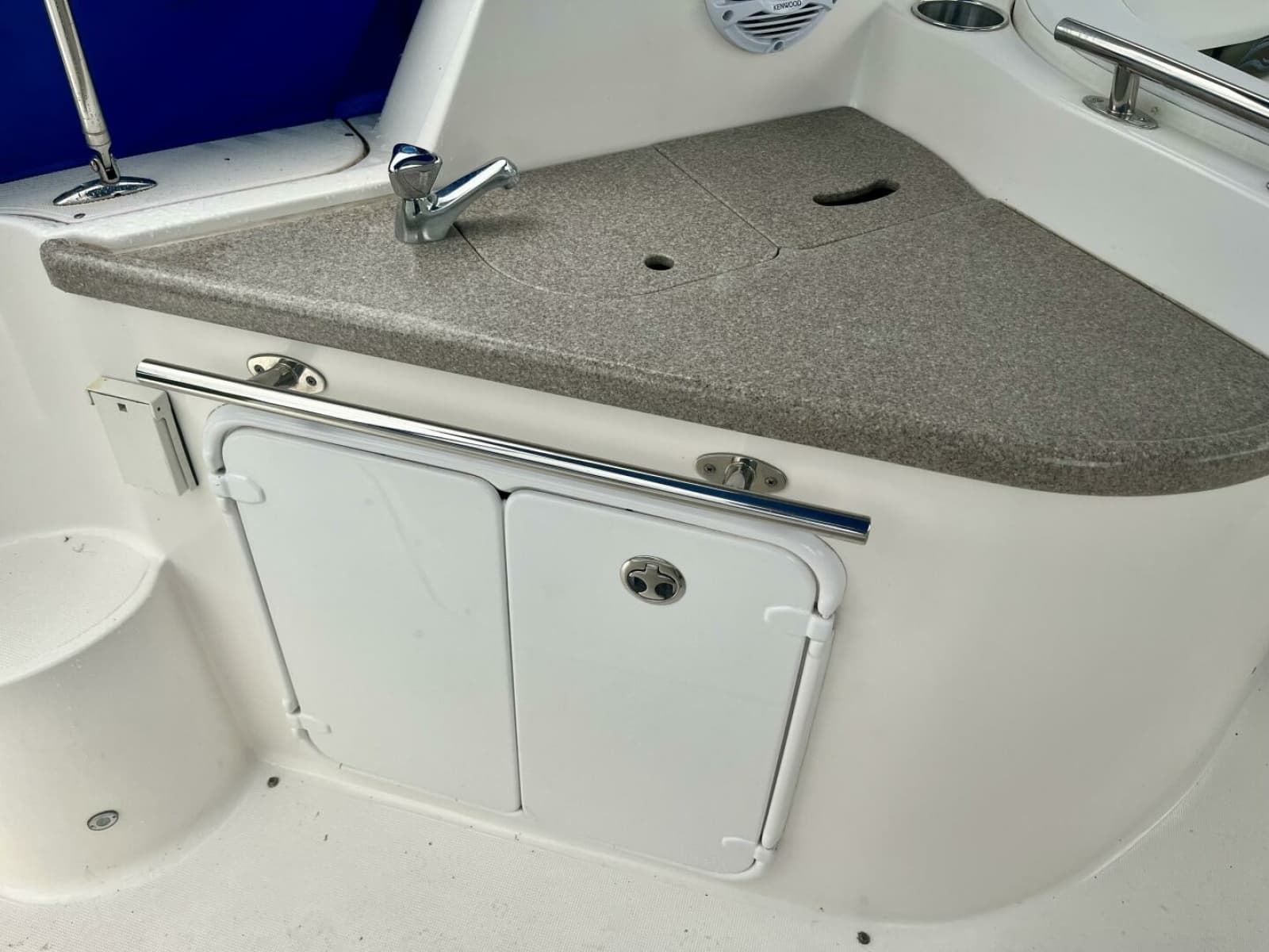 2009 Rinker 260 Express - Photo 7